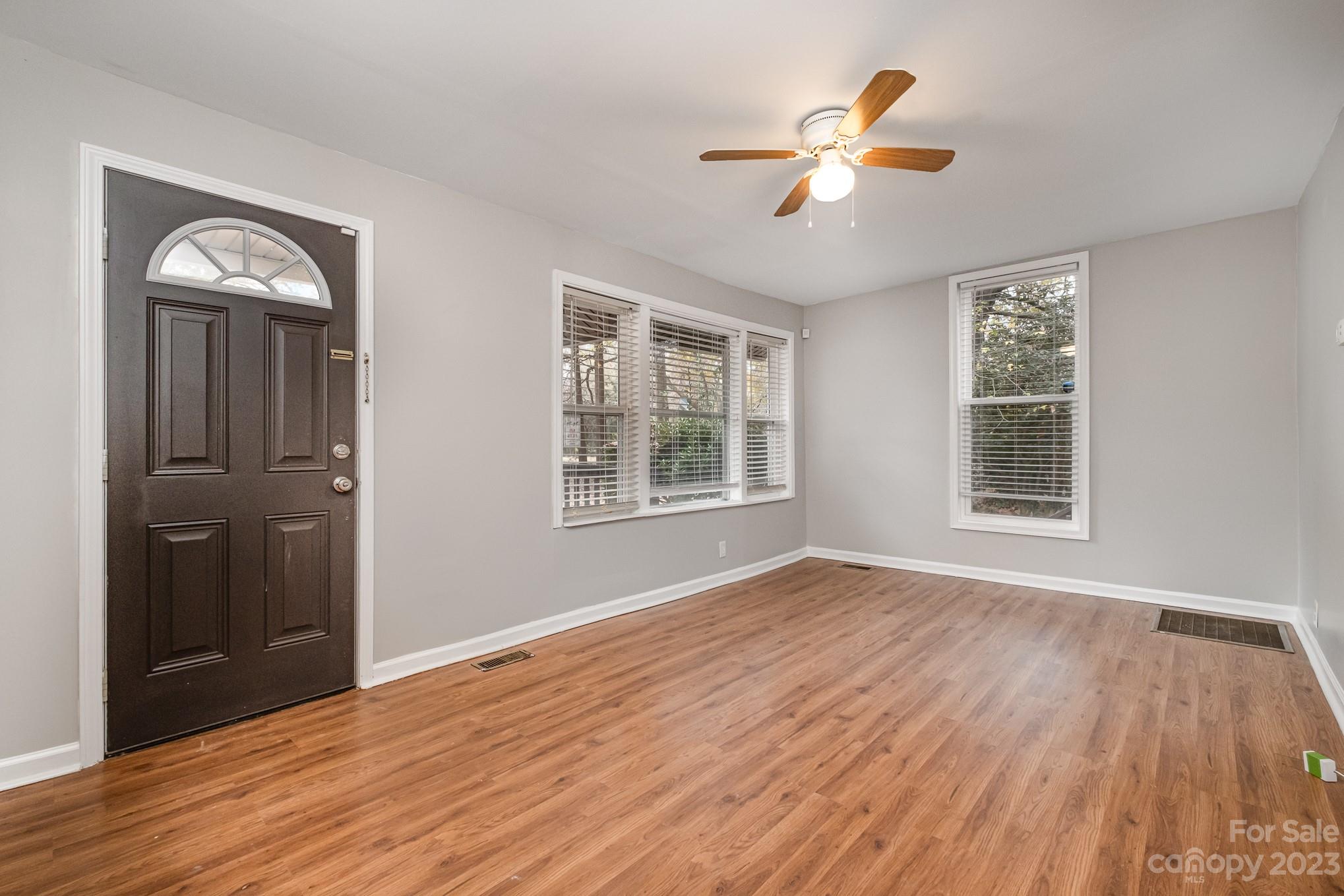 412 Queens Road Gastonia, NC 28052 - Photo 5 of 29 Gallery Image 5