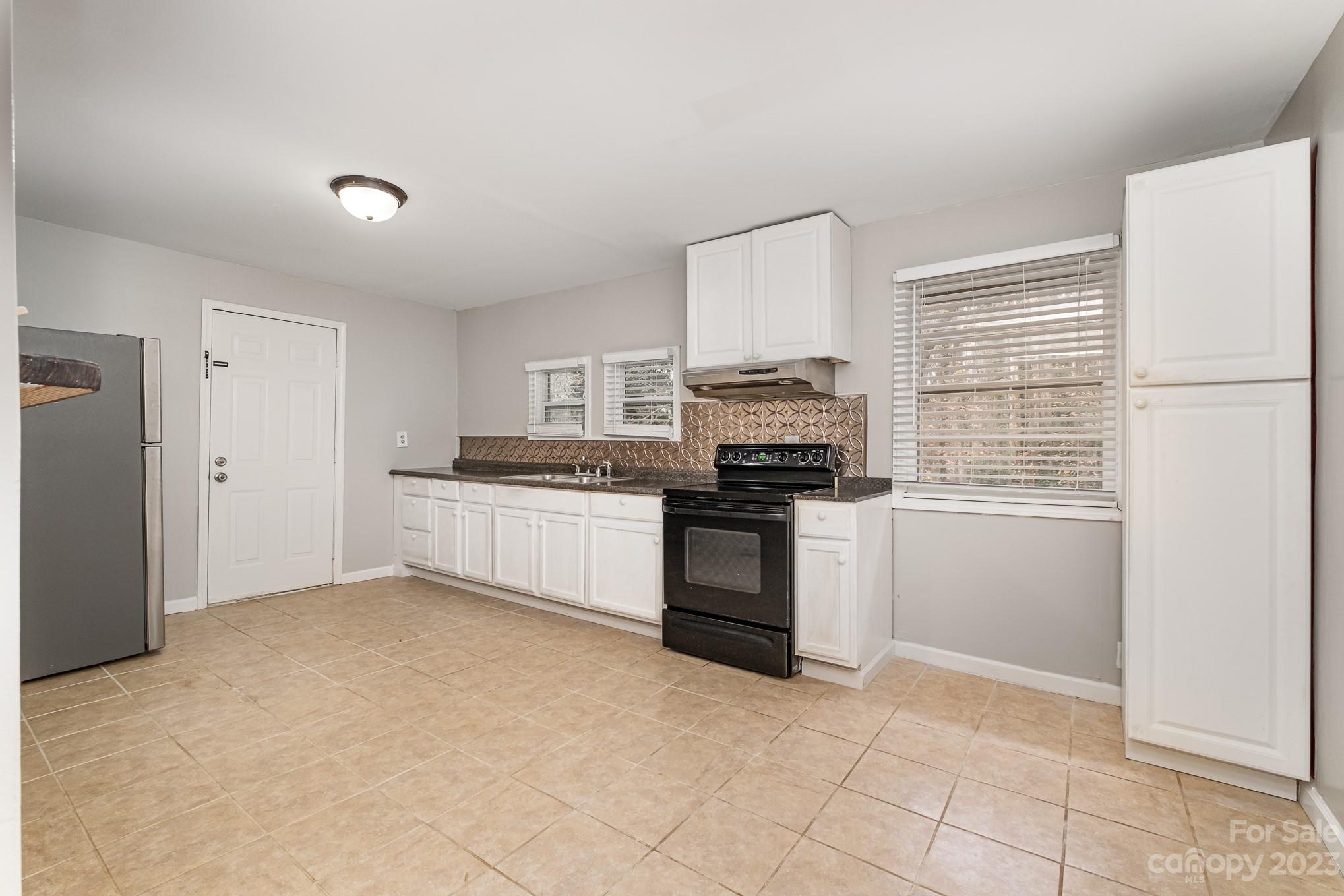 412 Queens Road Gastonia, NC 28052 - Photo 8 of 29 Gallery Image 8