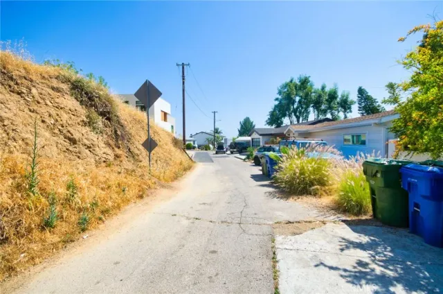a view of a pathway with a yard