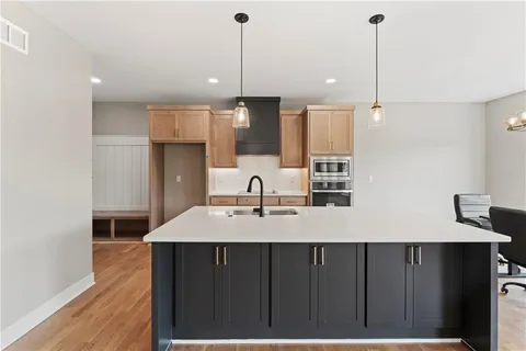 $419,900 | 810 West Shawhan Parkway, Lee's Summit, MO 64086