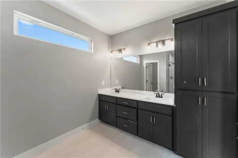 $419,900 | 810 West Shawhan Parkway, Lee's Summit, MO 64086