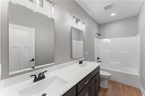 $419,900 | 810 West Shawhan Parkway, Lee's Summit, MO 64086