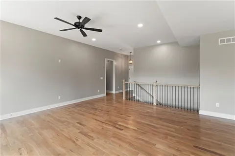 $419,900 | 810 West Shawhan Parkway, Lee's Summit, MO 64086