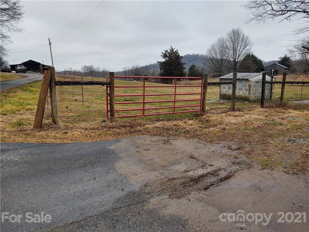 1756 Black Oak Ridge Road Taylorsville, NC 28681 - Photo 4 of 19 Gallery Image 4