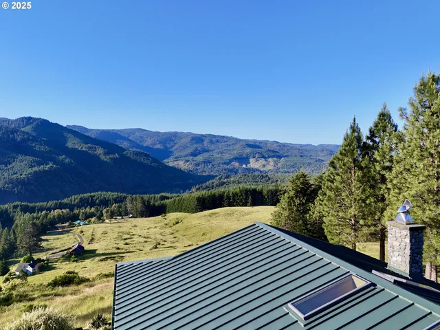 a view of a house with a big yard