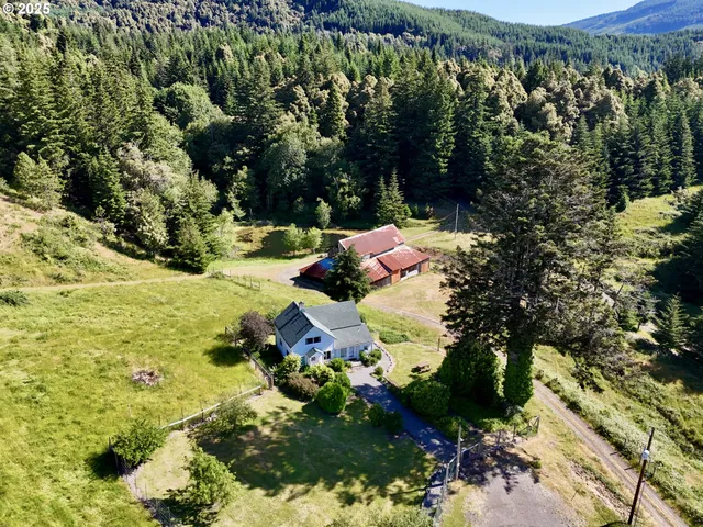 a view of a backyard of the house