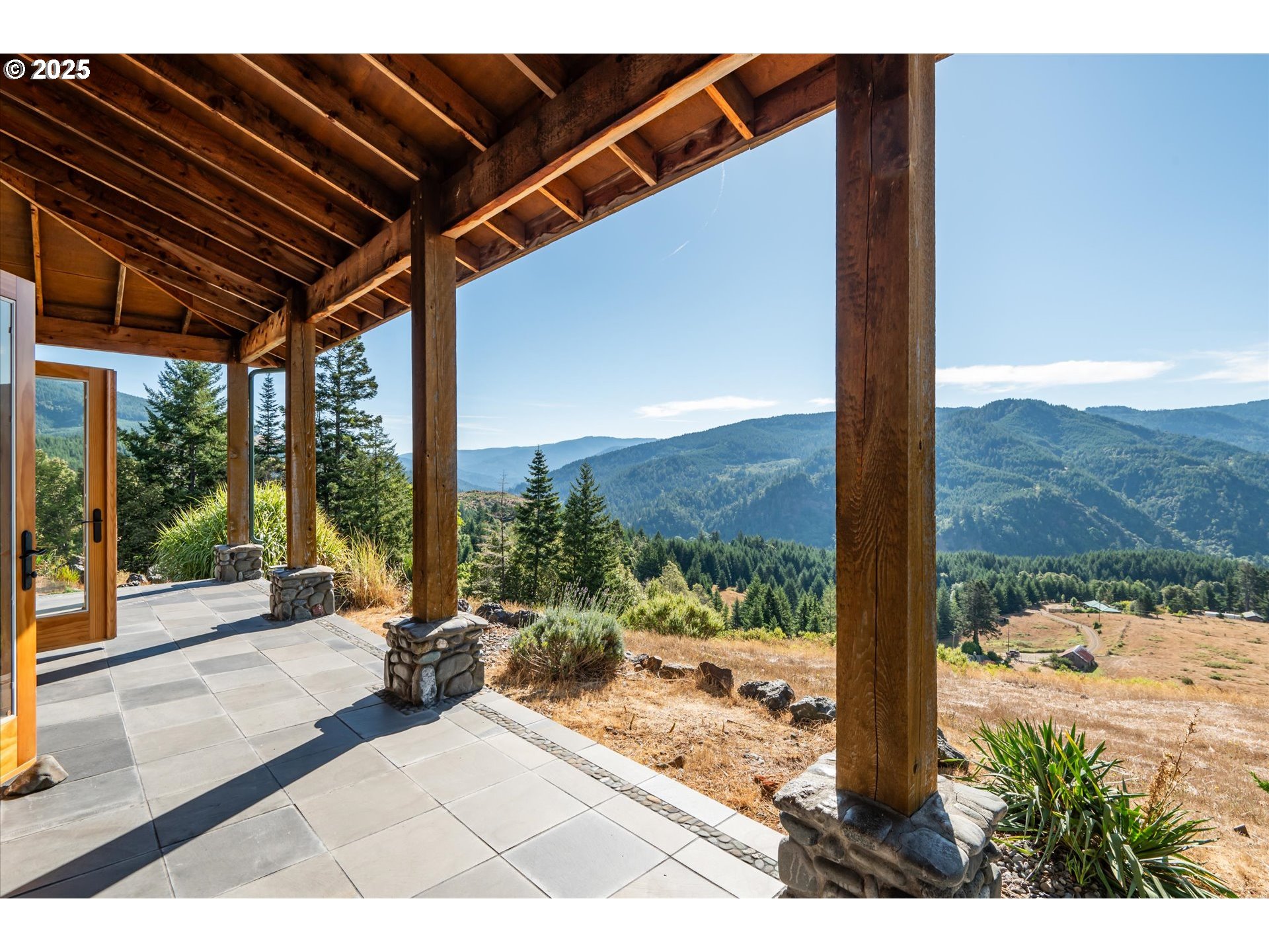 32855 Miller Ranch Road Gold Beach, OR 97444 - Photo 8 of 47 a view of a room