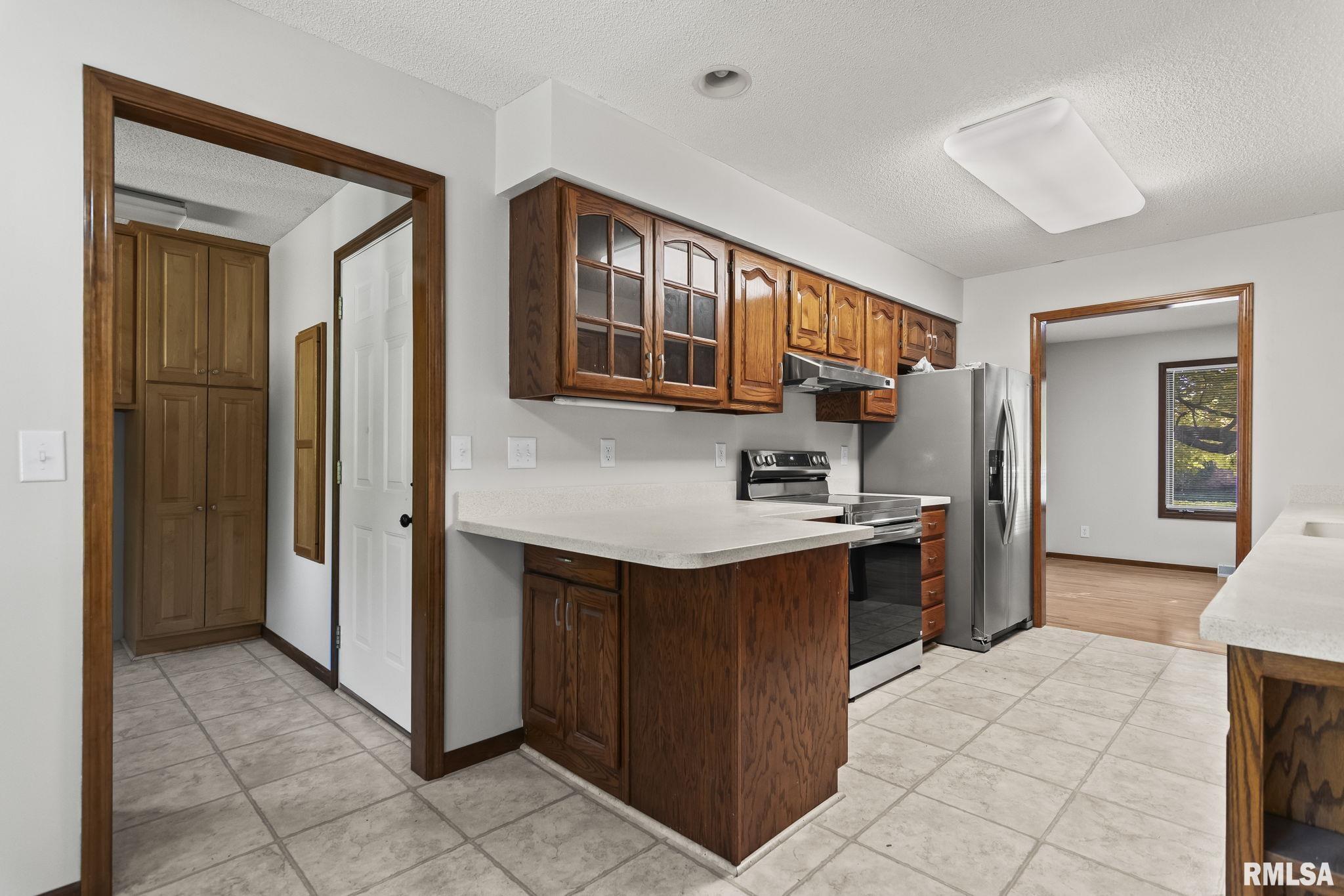 2545 Winfield Drive Springfield, IL 62704 - Photo 12 of 41 Gallery Image 12