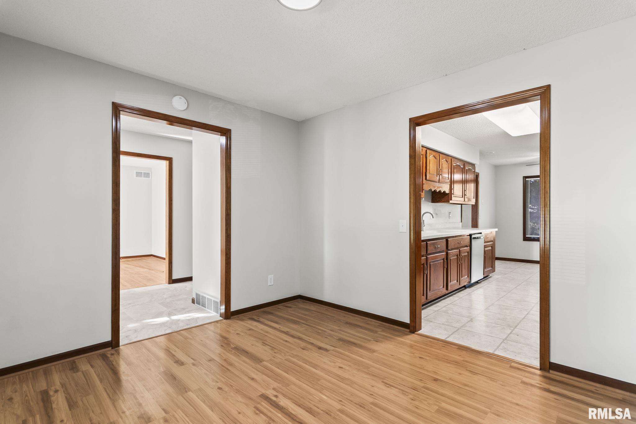 2545 Winfield Drive Springfield, IL 62704 - Photo 8 of 41 Gallery Image 8