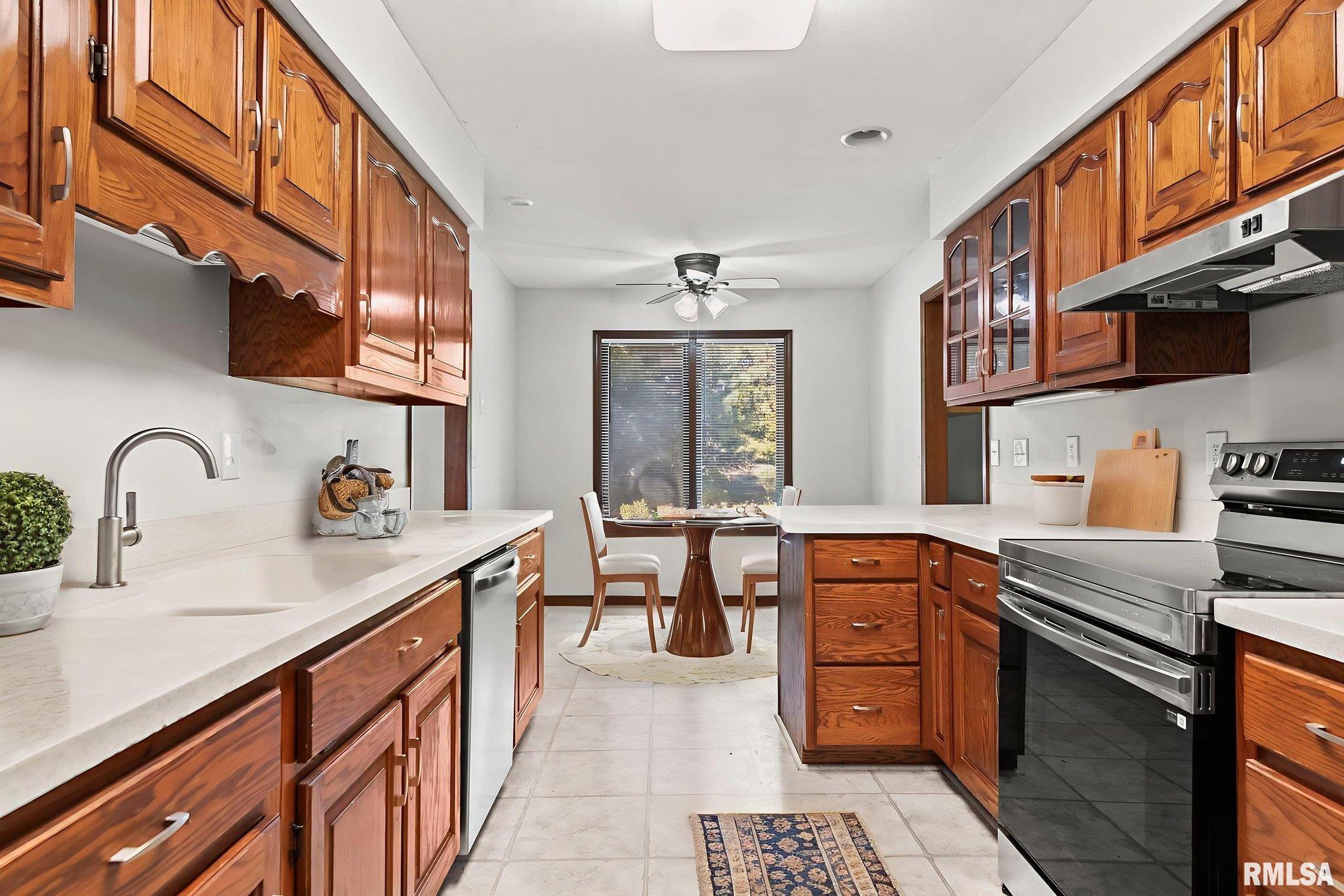 2545 Winfield Drive Springfield, IL 62704 - Photo 10 of 41 Gallery Image 10
