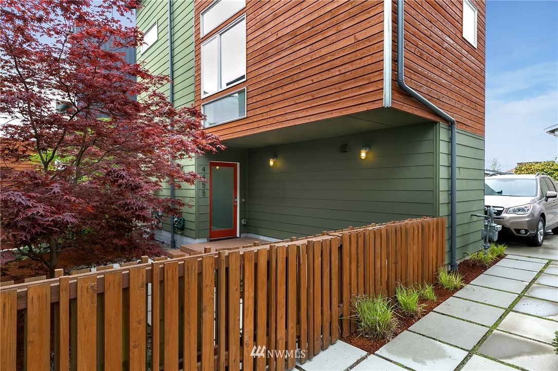 4455 Renton Avenue South Seattle, WA 98108 - Photo 3 of 25 a pathway of a house with wooden fence