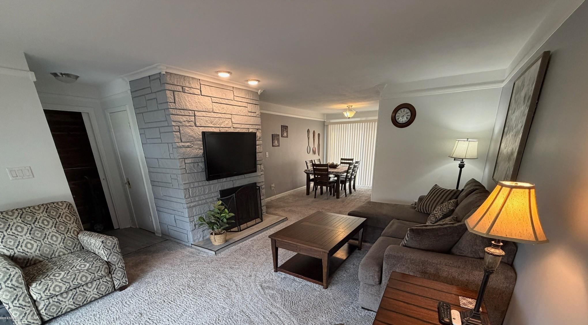28357 New Castle Road Farmington, MI 48331 - Photo 17 of 46 50203049-f3987ac9-61e8-4520-8803-6a13e1f01396.JPG