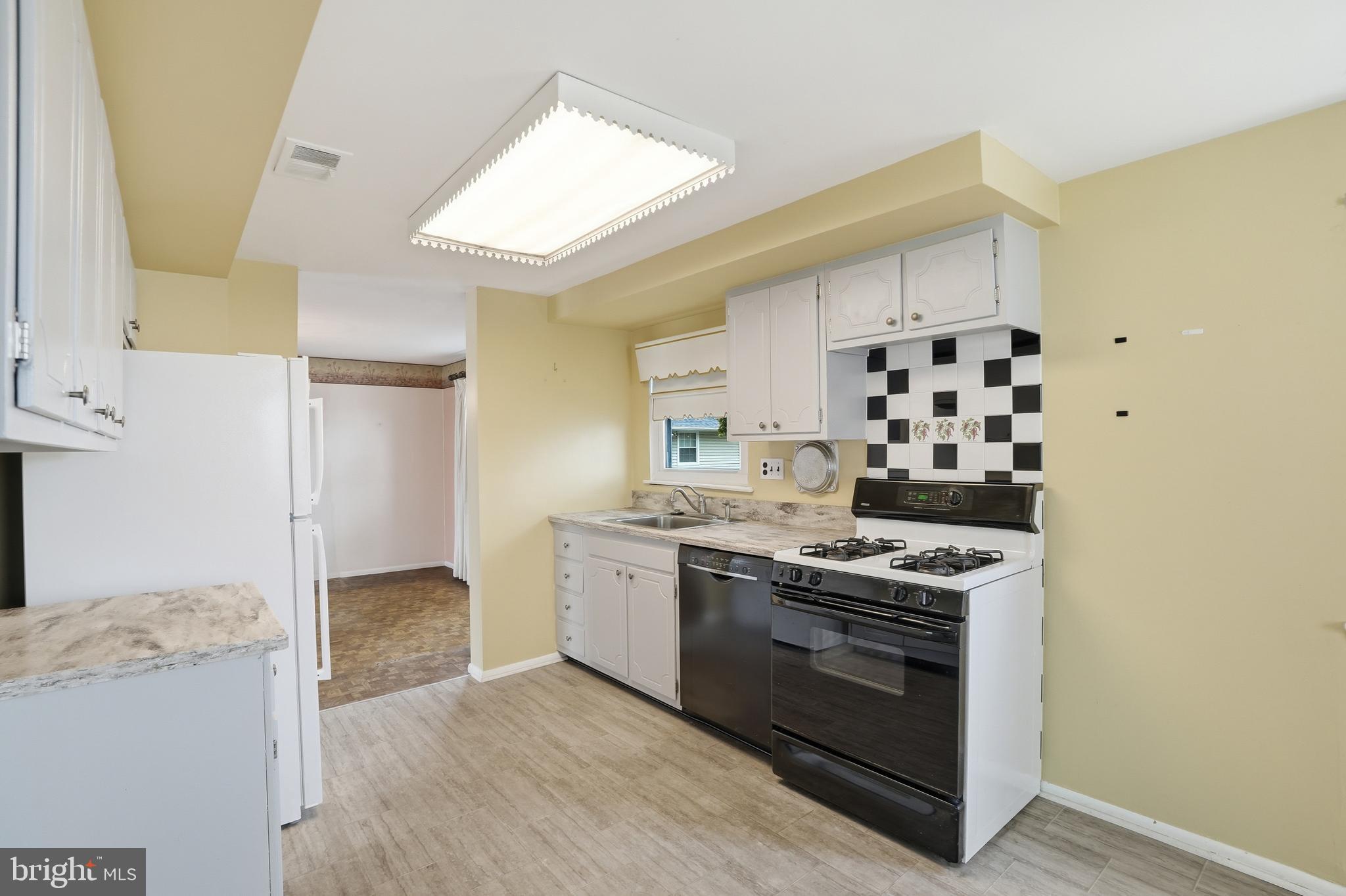 10113 Galahad Road Philadelphia, PA 19116 - Photo 16 of 41