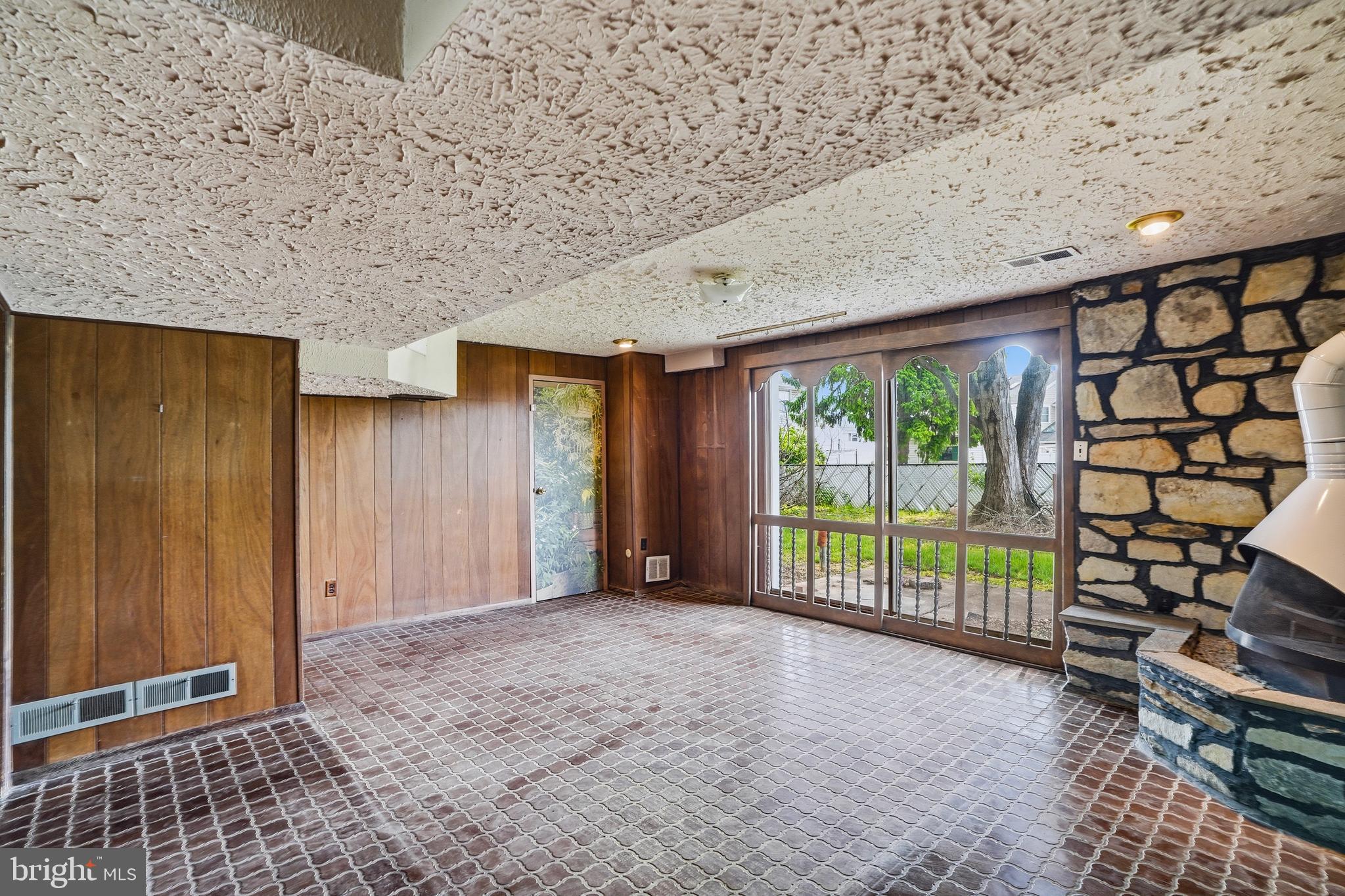 10113 Galahad Road Philadelphia, PA 19116 - Photo 34 of 41