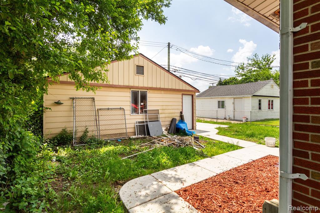 8614 Harding Center Line, MI 48015 - Photo 40 of 41
