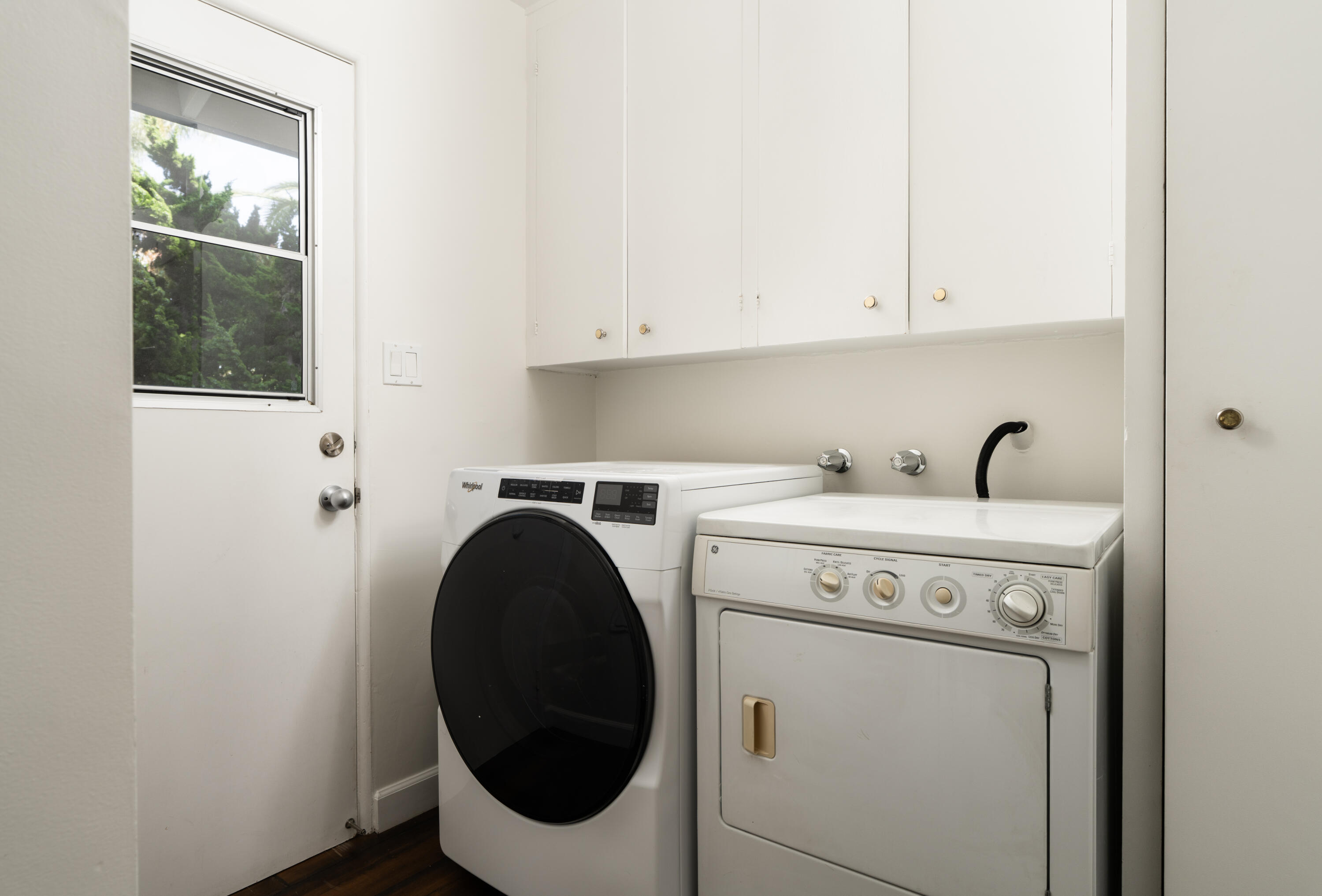 1116 Hill Road Santa Barbara, CA 93108 - Photo 15 of 22 a utility room with dryer and washer