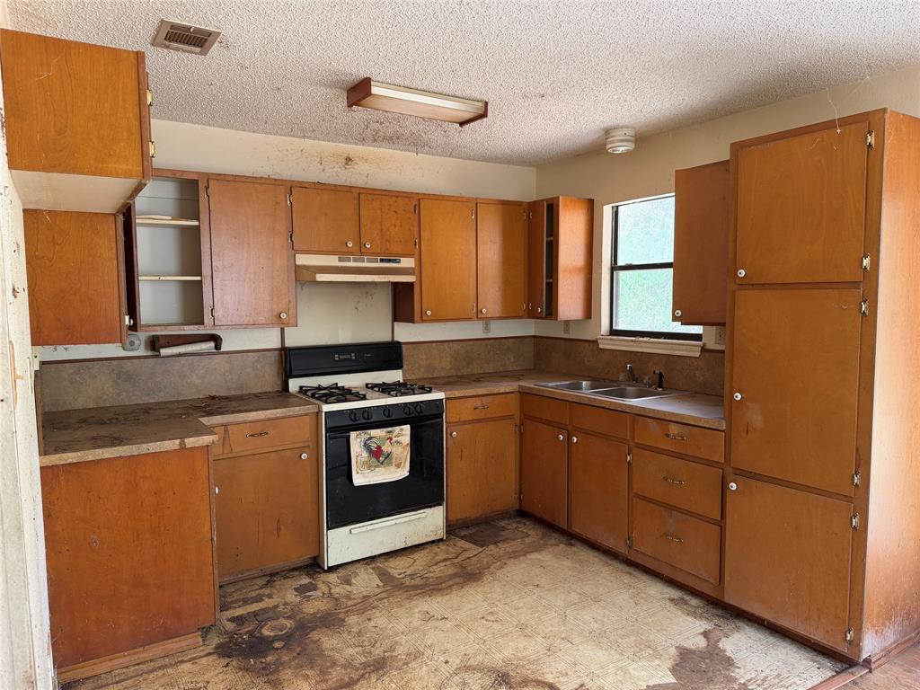 370 North Locust Street Point, TX 75472 - Photo 4 of 19 Gallery Image 4