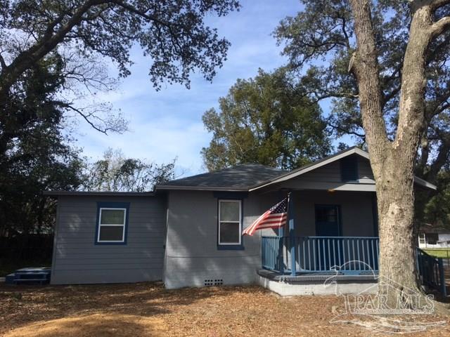 7195 Gillespie Road Milton, FL 32583 - Photo 1 of 14 a front view of a house with a yard