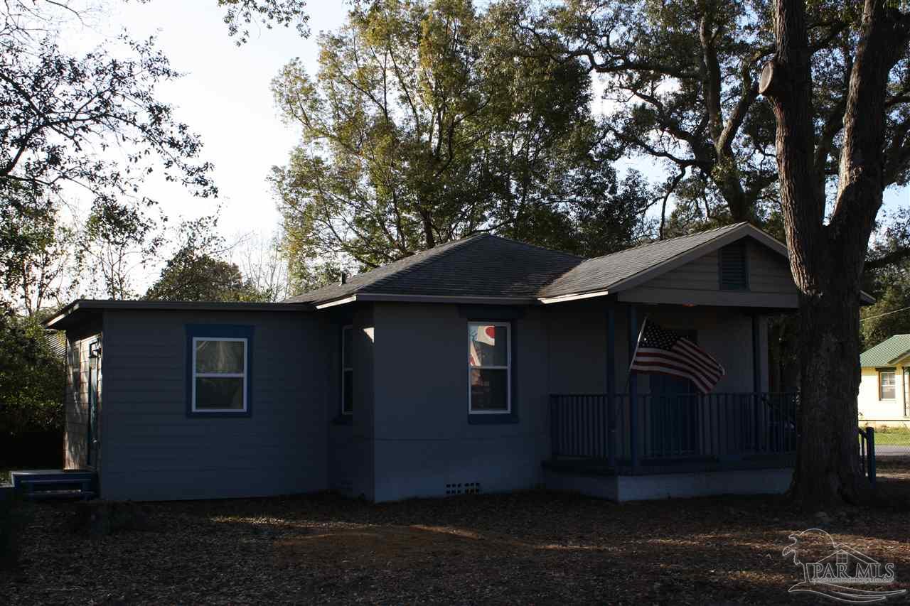 7195 Gillespie Road Milton, FL 32583 - Photo 13 of 14 a front view of a house