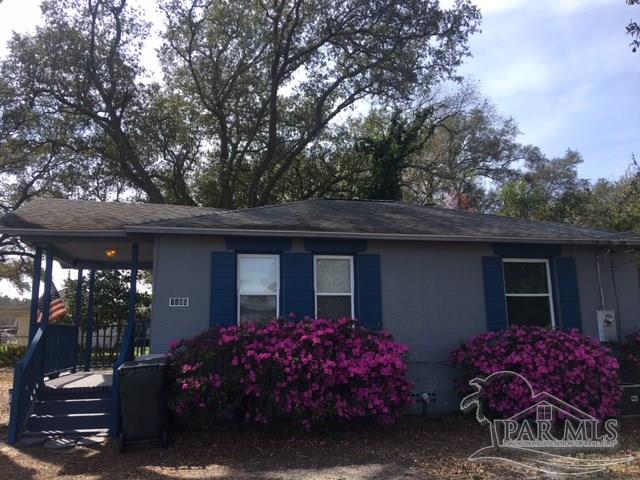 7195 Gillespie Road Milton, FL 32583 - Photo 2 of 14 a front view of house with yard and green space