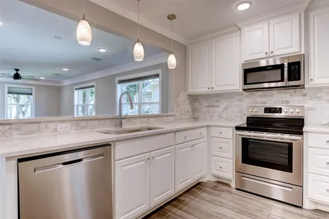 $2,195 | 109 Dresden Street, Houston, TX 77012