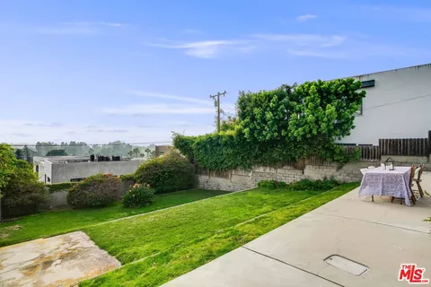 $1,999,999 | 1770 Bryn Mawr Avenue, Santa Monica, CA 90405