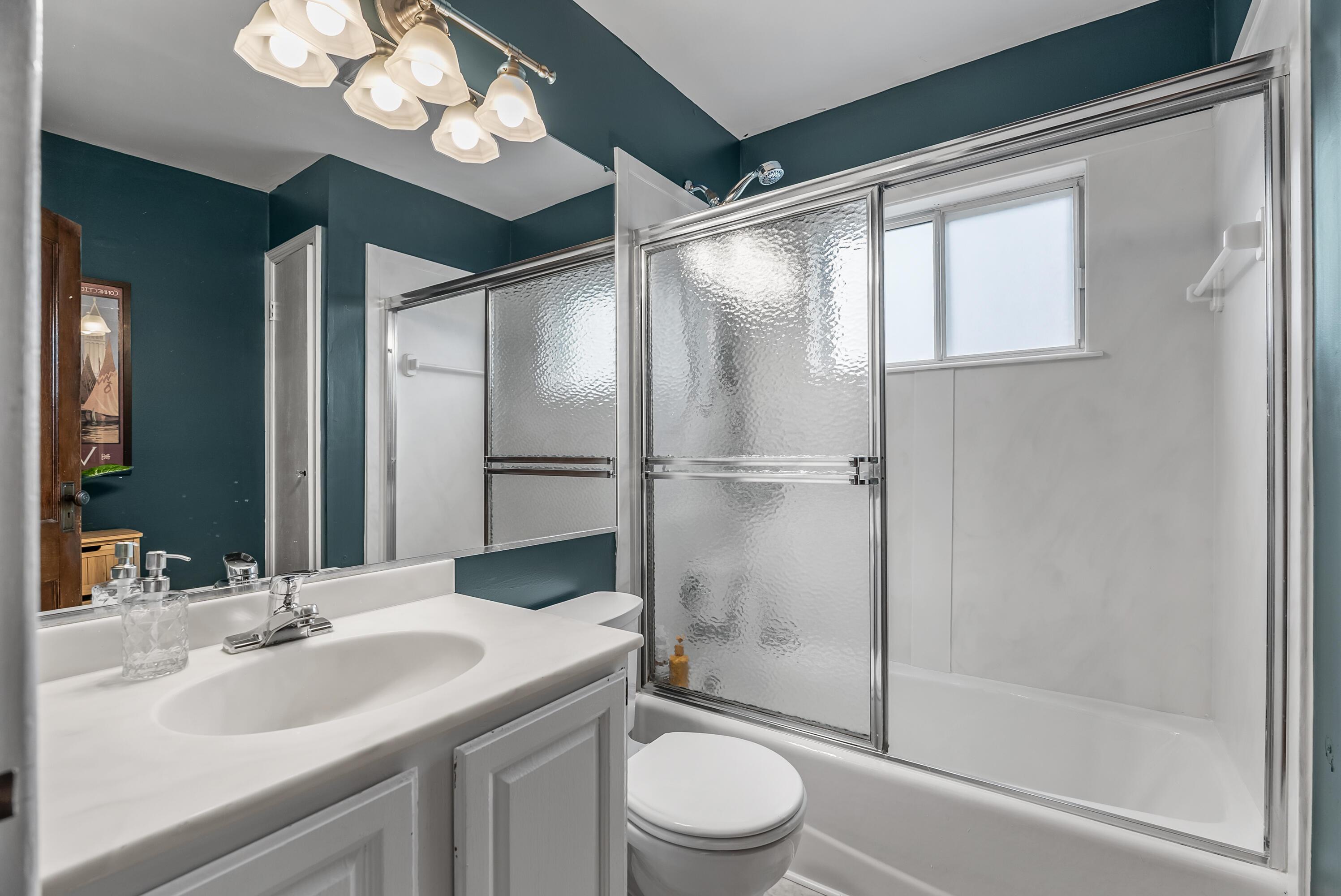202 Northridge Road Columbus, OH 43214 - Photo 25 of 43 Full bath 2nd floor