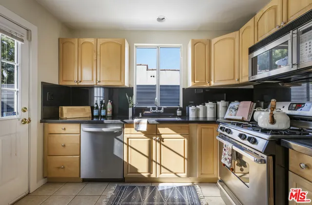 $1,649,000 | 1525 Carmona Avenue, Los Angeles, CA 90019