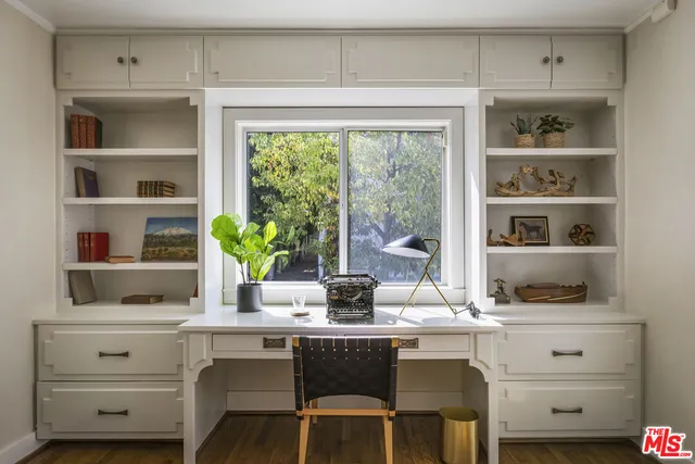 $1,649,000 | 1525 Carmona Avenue, Los Angeles, CA 90019