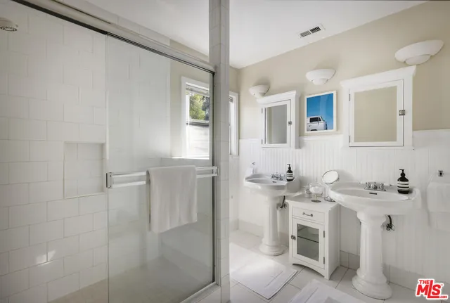 $1,649,000 | 1525 Carmona Avenue, Los Angeles, CA 90019