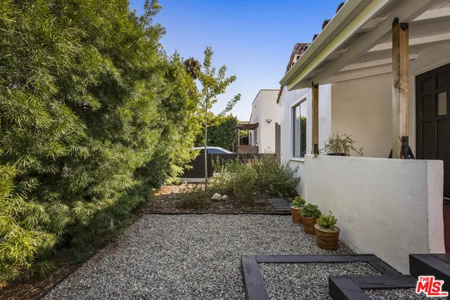 $1,649,000 | 1525 Carmona Avenue, Los Angeles, CA 90019
