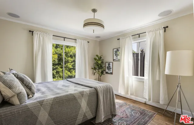 $1,649,000 | 1525 Carmona Avenue, Los Angeles, CA 90019