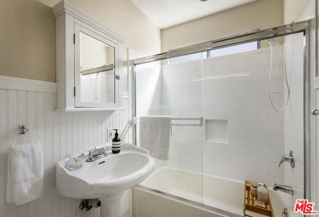 $1,649,000 | 1525 Carmona Avenue, Los Angeles, CA 90019