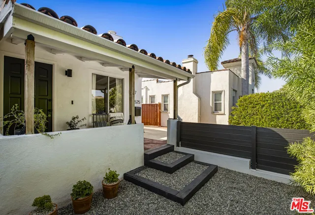 $1,649,000 | 1525 Carmona Avenue, Los Angeles, CA 90019