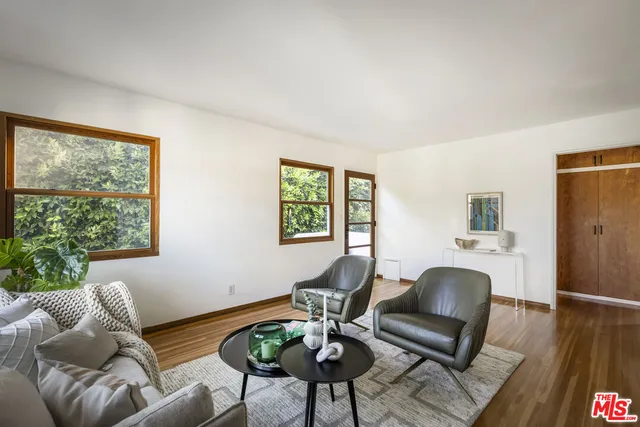 $1,649,000 | 1525 Carmona Avenue, Los Angeles, CA 90019