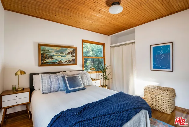 $1,649,000 | 1525 Carmona Avenue, Los Angeles, CA 90019