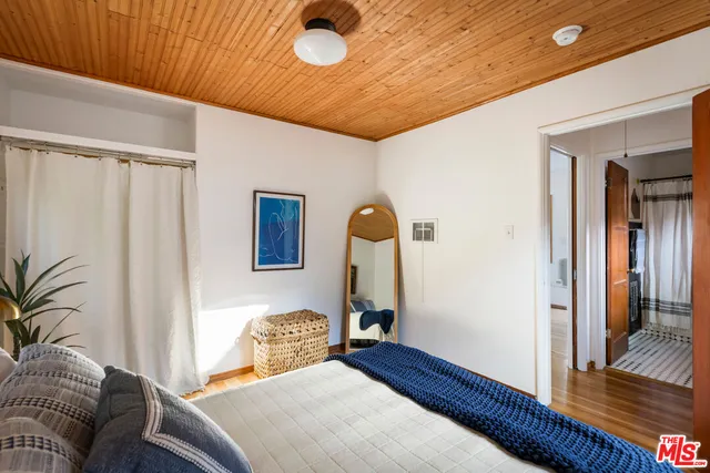 $1,649,000 | 1525 Carmona Avenue, Los Angeles, CA 90019