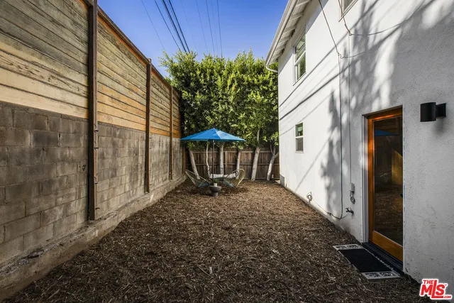 $1,649,000 | 1525 Carmona Avenue, Los Angeles, CA 90019