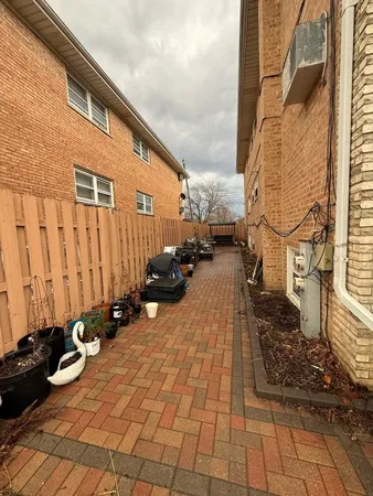 $2,500 | 5140 West 87th Street, Unit 1, Burbank, IL 60459