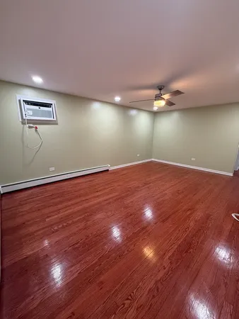 $2,400 | 5140 West 87th Street, Unit 1, Burbank, IL 60459