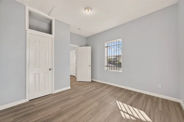 a view of a yard in front of a house with large tree