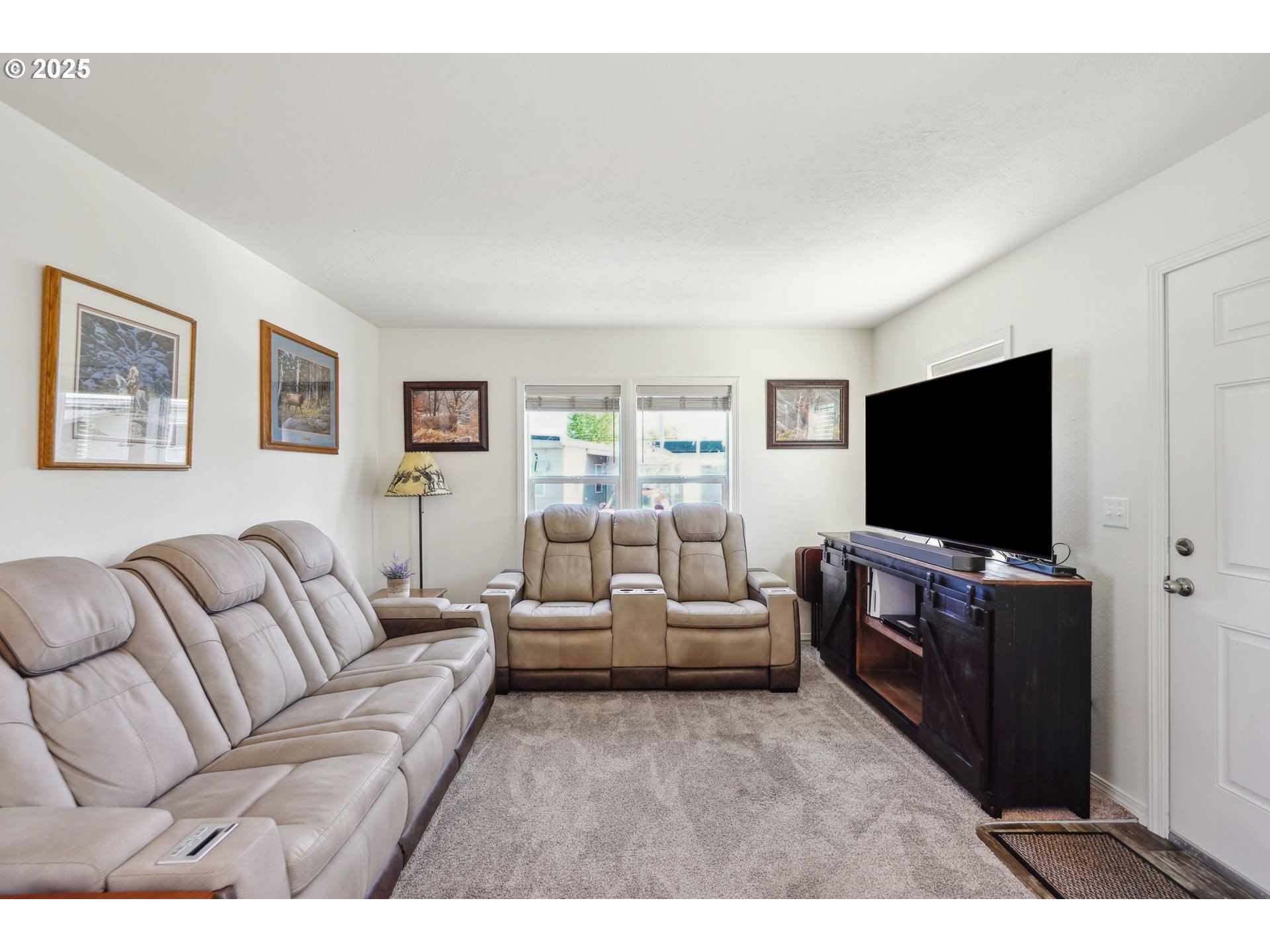 19605 River Road, Unit 10 Gladstone, OR 97027 - Photo 5 of 23 Living Room