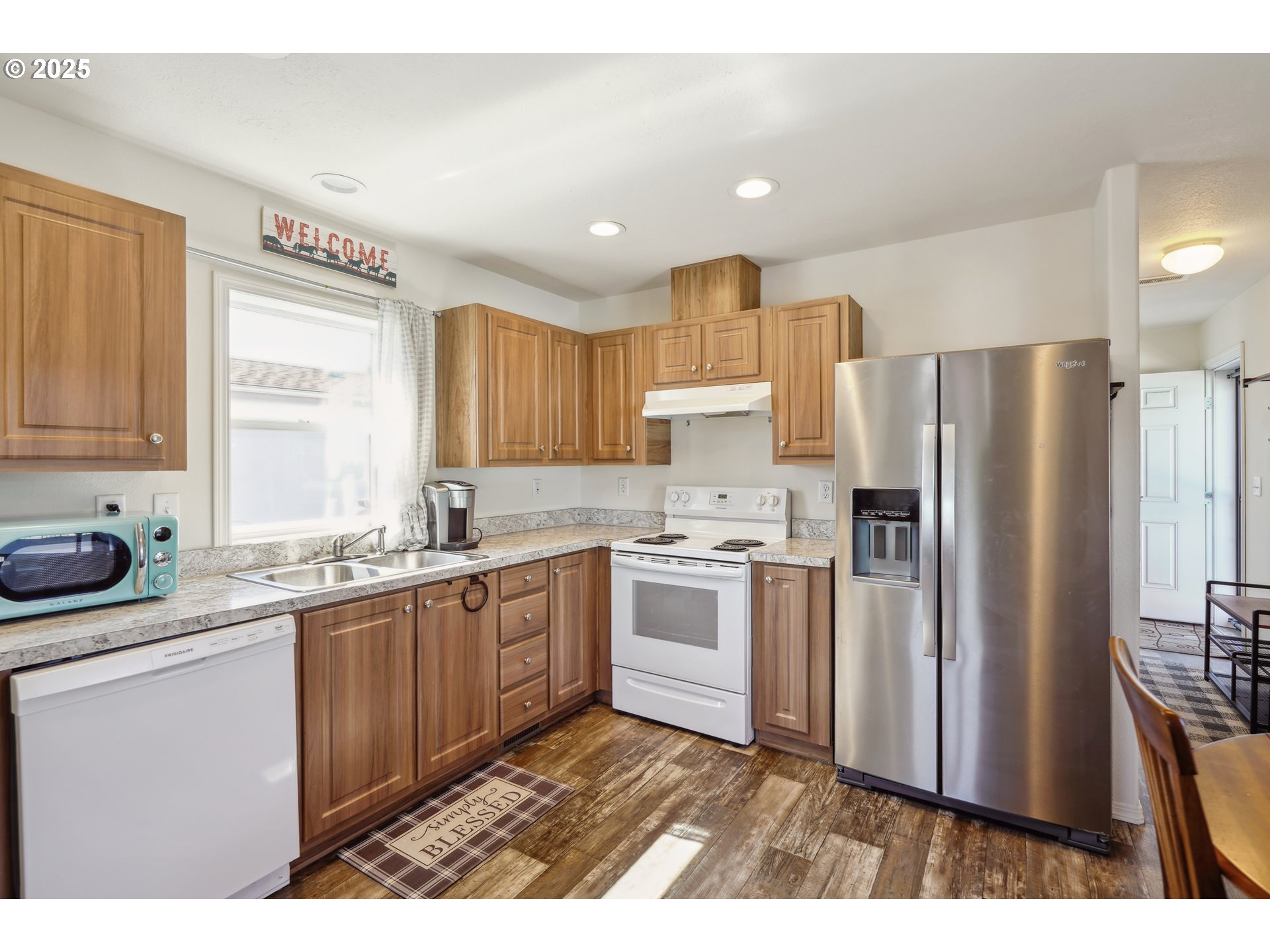 19605 River Road, Unit 10 Gladstone, OR 97027 - Photo 8 of 23 Kitchen