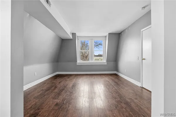 $1,250 | 2111 Seneca Street, Unit 4, Buffalo, NY 14210