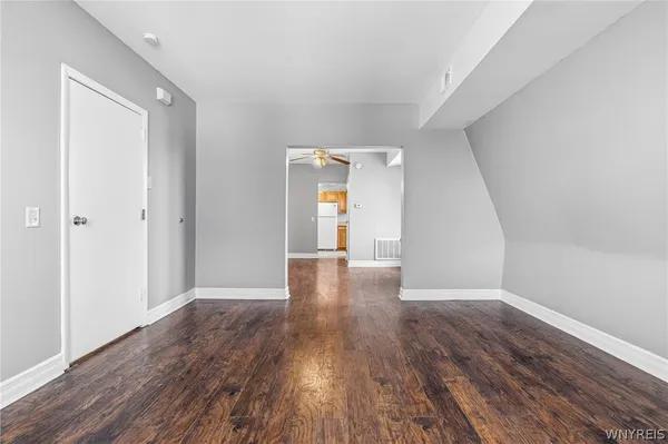 $1,250 | 2111 Seneca Street, Unit 4, Buffalo, NY 14210