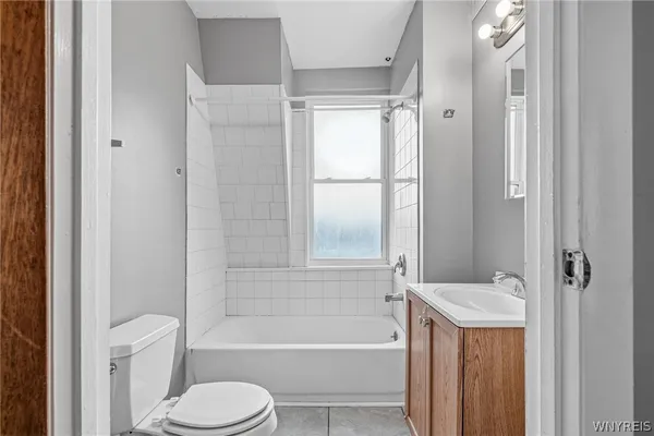 $1,250 | 2111 Seneca Street, Unit 4, Buffalo, NY 14210