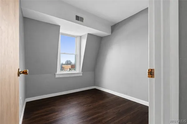 $1,250 | 2111 Seneca Street, Unit 4, Buffalo, NY 14210