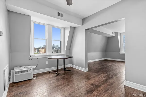 $1,250 | 2111 Seneca Street, Unit 4, Buffalo, NY 14210