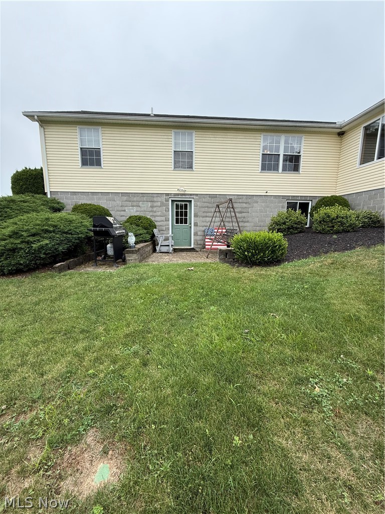 49208 Hickman Road East Liverpool, OH 43920 - Photo 3 of 31