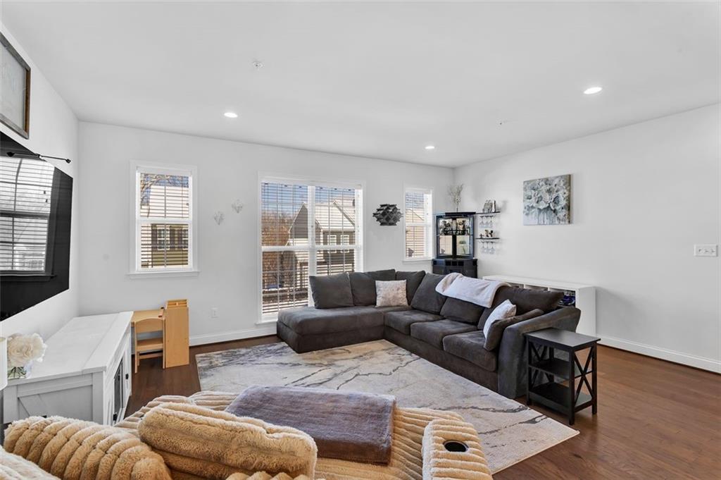 1133 Sray Lane Bridgeville, PA 15017 - Photo 5 of 32